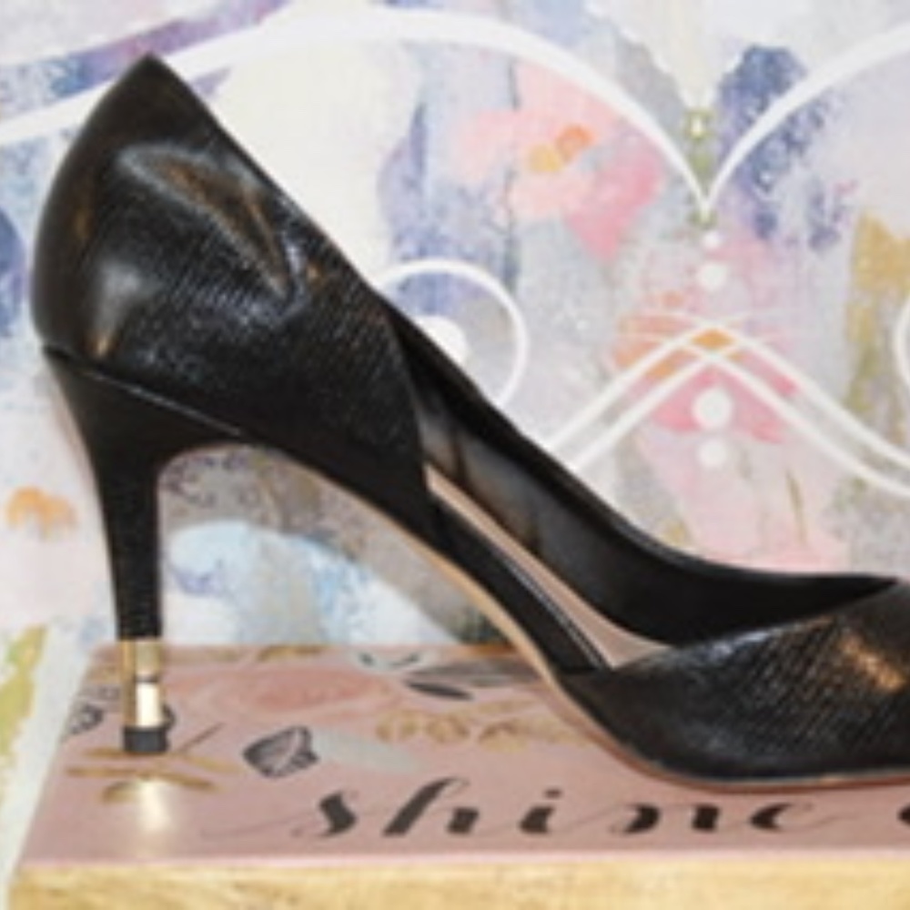 Aldo classy black snake skin heel shoe. Size 8